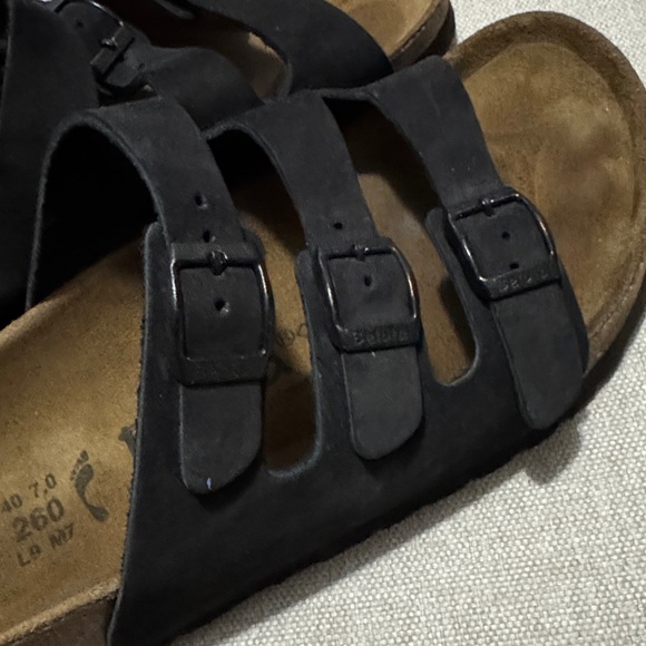 Like New Betula by Birkenstock Triple Strap-Sz 40-Black/Black-Narrow Fit-Leather - Picture 7 of 16